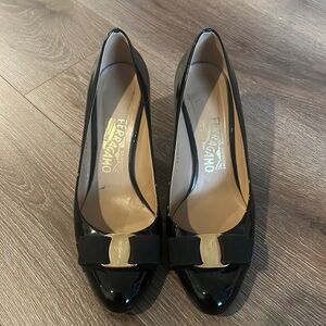 Salvatore Ferragamo Vara low pump